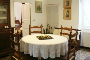 a room with a table with a white table cloth at Ca' di Ro in Camogli