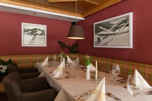 Restoran või mõni muu söögikoht majutusasutuses Hotel Alpenrose