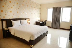 Postelja oz. postelje v sobi nastanitve Hotel 88 Jember By WH - Strategic Location In The City Center
