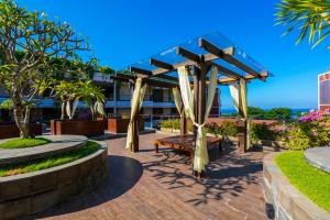 Zahrada ubytování VOUK Hotel and Suites Nusa Dua Bali