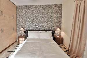 Ένα ή περισσότερα κρεβάτια σε δωμάτιο στο V Luxury Apartment 4