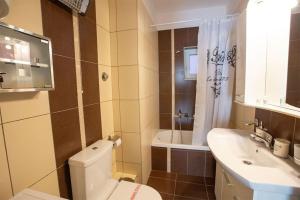 Ένα μπάνιο στο V Luxury Apartment 4 +11 φωτογραφίες