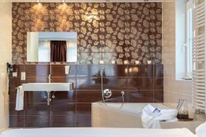 Koupelna v ubytování Hotel Rössle Berneck + 37 fotografií