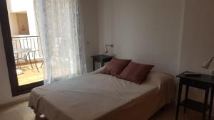 Postel nebo postele na pokoji v ubytování Urb. Los Collados .Águilas Apartamento + 17 fotografií
