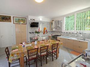 A kitchen or kitchenette at Villa La Rosa by Interhome