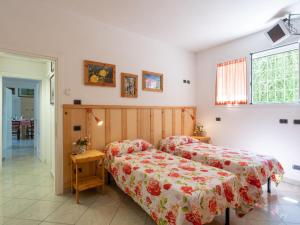 A bed or beds in a room at Villa La Rosa by Interhome