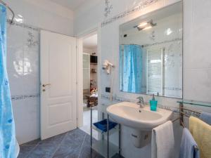 A bathroom at Villa La Rosa by Interhome