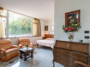 A bed or beds in a room at Villa La Rosa by Interhome