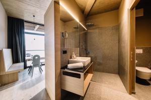 Kylpyhuone majoituspaikassa Panoramic Suites Winzerhöhe