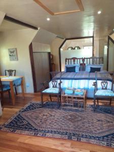 Gallery image of Loggers Loft in Stormsrivier