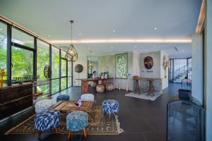 Posezení v ubytování The Woods Natural Park Resort Phuket