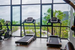 Fitness centrum a/nebo fitness zařízení v ubytování The Woods Natural Park Resort Phuket