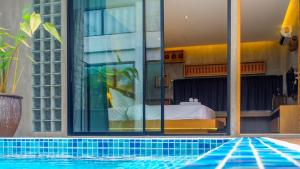 Bazén v ubytování The Woods Natural Park Resort Phuket nebo v jeho okolí