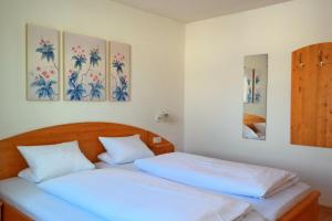 Ein Bett oder Betten in einem Zimmer der Unterkunft Gästehaus Hosp