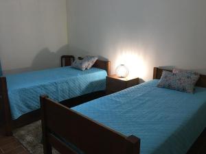 Un pat sau paturi într-o cameră la Casa do Largo