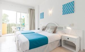 Posteľ alebo postele v izbe v ubytovaní BLUESEA Costa Verde