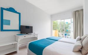 Posteľ alebo postele v izbe v ubytovaní BLUESEA Costa Verde