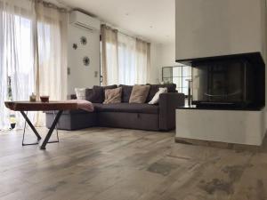 a living room with a couch and a table at Casa Serena in Cuttoli-Corticchiato