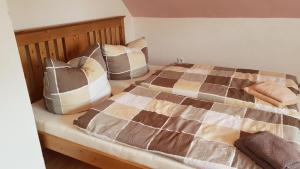 
Ein Bett oder Betten in einem Zimmer der Unterkunft Gästehaus Nickolai
