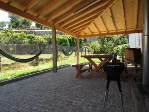 a patio with a hammock and a picnic table at Casa Do Pomar in Parada