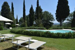 The swimming pool at or close to Borgo San Giusto