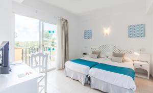 Posteľ alebo postele v izbe v ubytovaní BLUESEA Costa Verde