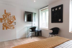 Uma televisão e/ou sistema de entretenimento em B&B 7e Art