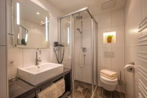 Koupelna v ubytování Gästehaus Rauch + 18 fotografií