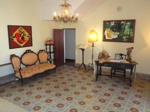 Een zitgedeelte bij Hotel Rural Quinta de Santo Antonio