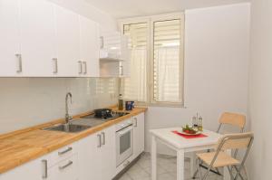 Una cocina o kitchenette en San Giacomo 32 Residence