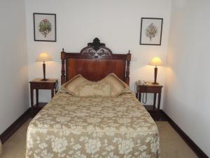 Een bed of bedden in een kamer bij Hotel Rural Quinta de Santo Antonio