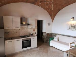 A kitchen or kitchenette at Villa Sara
