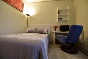 Llit o llits en una habitació de TRIANA LOS PRINCIPES