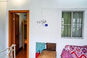 Voodi või voodid majutusasutuse Yellow House Hostel Huizhou West Lake toas