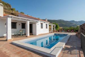 Bazén v ubytovaní Villa with views and private pool near Malaga. alebo v jeho blízkosti