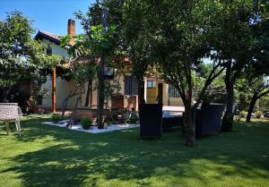 Vonkajšia záhrada v ubytovaní CASALE "GAIA"- Relax nel VERDE con Piscina Privata Esclusiva