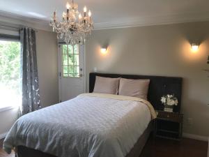 Postel nebo postele na pokoji v ubytování Royalty B&B