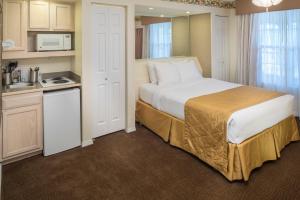 מיטה או מיטות בחדר ב-The Suites at Fall Creek