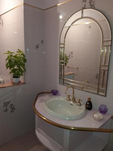 a bathroom with a sink and a mirror at Sea Life in La Spezia