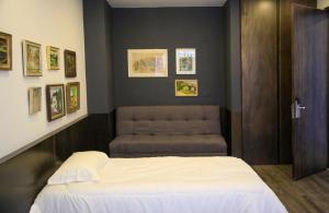 Ein Bett oder Betten in einem Zimmer der Unterkunft Hotel Museo San Moritz