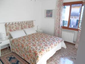En eller flere senge i et værelse på Ca' San Silvestro 2 terrazze nel cuore di Venezia