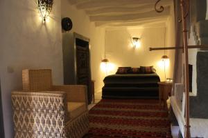Giường trong phòng chung tại Riad El Koudia