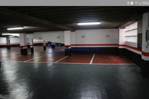 a gymnasium with a basketball court in a building at LAIA HOME GARAJE Y WIFI in Barakaldo