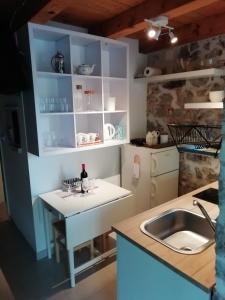 Kjøkken eller kjøkkenkrok på Krka Waterfalls Stonehouse Roko