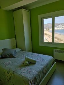 Posteľ alebo postele v izbe v ubytovaní Fantástico apartamento en primera línea de mar