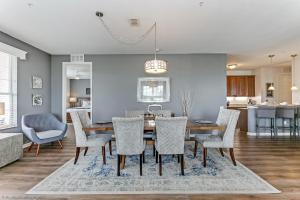 a dining room with a table and chairs at Casa Maria Condo in Orlando