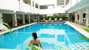 Bazén v ubytování Trang Hotel Bangkok - SHA Plus nebo v jeho okolí