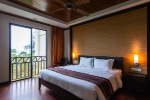 Postel nebo postele na pokoji v ubytování Sabah Beach Villas & Suites