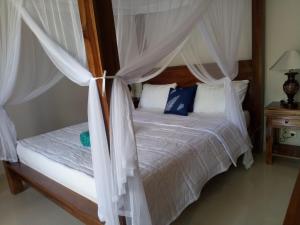 Postel nebo postele na pokoji v ubytování Suryadina Guest House