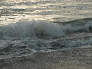 a large body of water with a wave coming in at Hotel Piccadilly in Lido di Camaiore